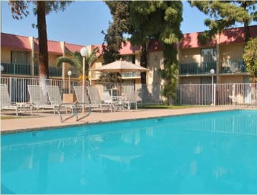 Vacation Inn Phoenix Exterior photo